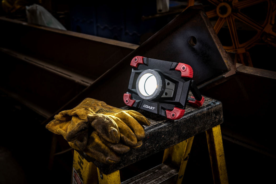 COAST LED Portable Rechargeable Worklight with Pure Beam Focus. 1150 Lumens, IP5