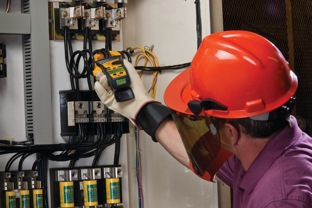IDEAL INDUSTRIES 1000A AC/DC TRMS TightSight Clamp Meter. CAT IV 600V and CAT II